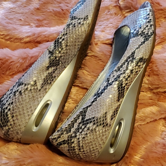 Size 9 NikeAir Cole Haan Faux Snakeskin Wedges - Picture 4 of 9